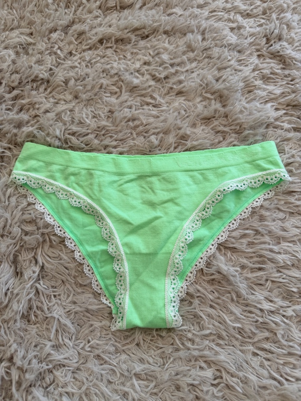 NWT Seamless Scrunch BackVictoria's Secret Cheekini Green Small